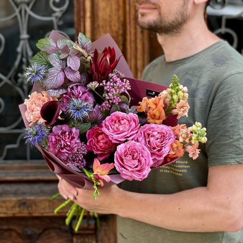 Цікавий букет в насичених кольорах «Містична Христинка»