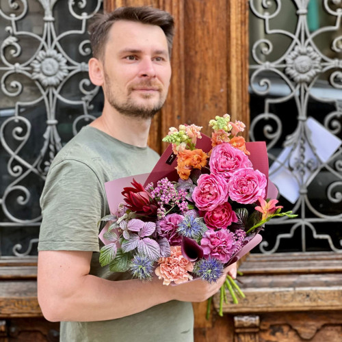 Цікавий букет в насичених кольорах «Містична Христинка»