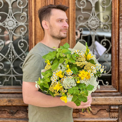 Яскравий польовий букет «Чарівна Христина»