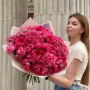 Яскравий насичено-малиновий букет з гортензіями та піоновидними трояндами «У ритмі любові»