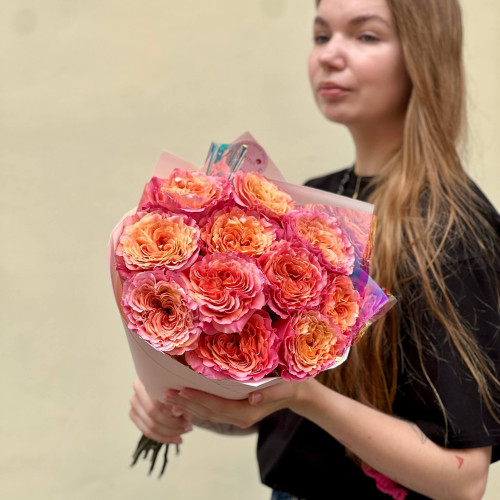 11 peony roses of Aquarell variety in a bouquet «Vibrant Watercolor»