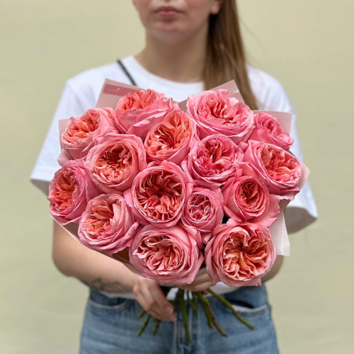 15 яскравих півонієвидних троянд Pink X-Pression у букеті «Рожева чарівність»