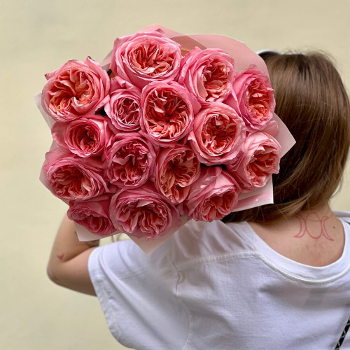 15 яскравих півонієвидних троянд Pink X-Pression у букеті «Рожева чарівність»