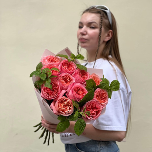 11 півонієвидних троянд London Eye в букеті «Персикові карамельки»