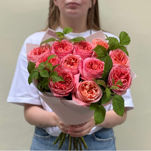 11 півонієвидних троянд London Eye в букеті «Персикові карамельки»