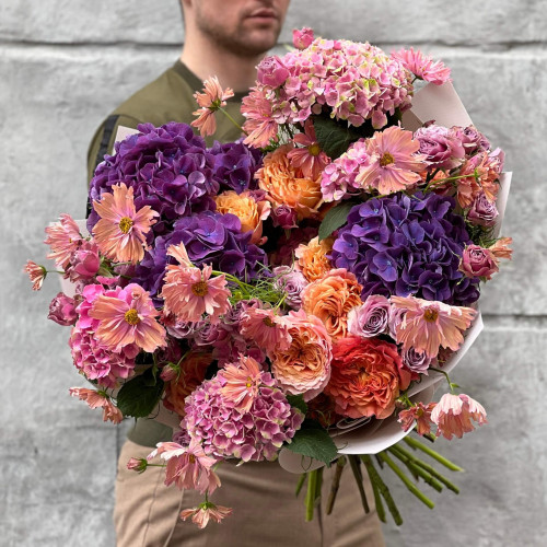Об’ємний контрастний букет з готензіями «Акварельна галерея»