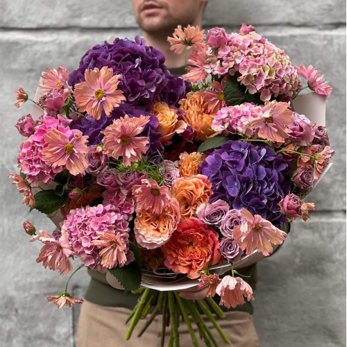 Об’ємний контрастний букет з готензіями «Акварельна галерея»