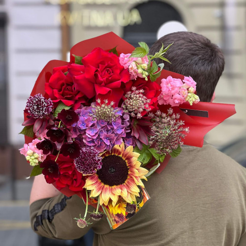 Яскравий букет у насичених відтінках «Гарячий акорд»