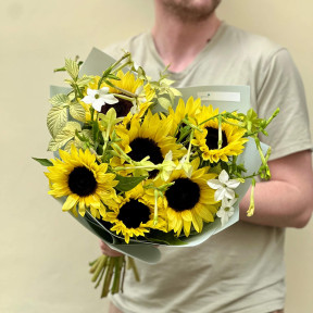 Яскравий букет з соняшниками «Лимонне сонечко»