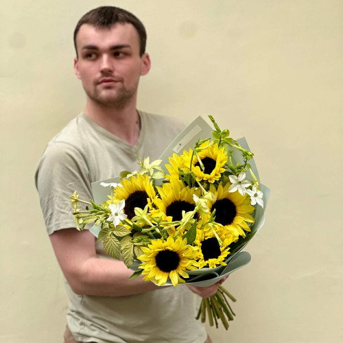 Яркий букет с подсолнухами «Лимонное солнышко»