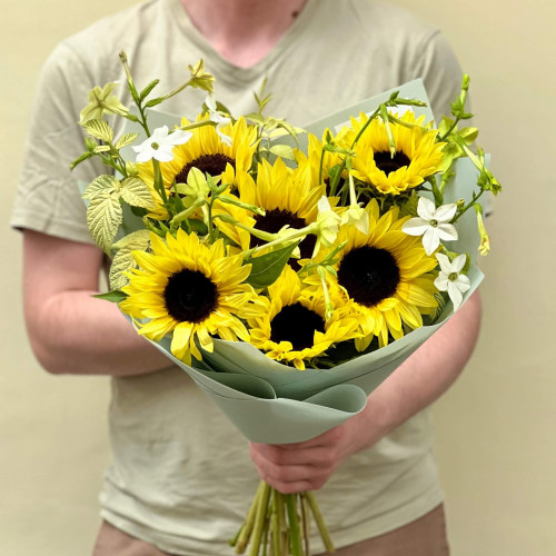 Яркий букет с подсолнухами «Лимонное солнышко»