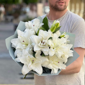 3 вишукані махрові лілії сорту Chardonnay в букеті «Ангельський аромат»