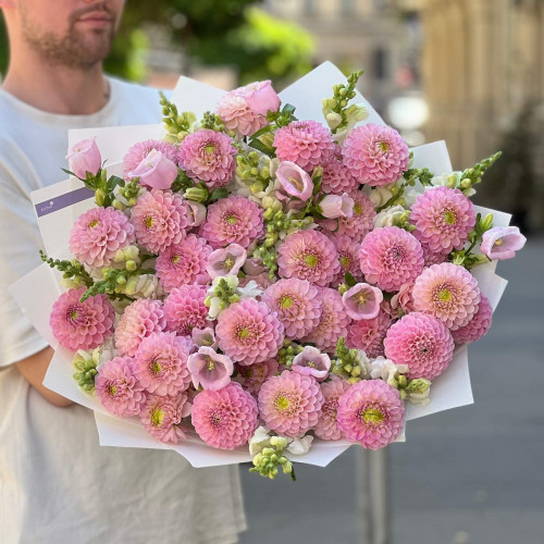 Нежный объёмный букет «Королевская мечта»