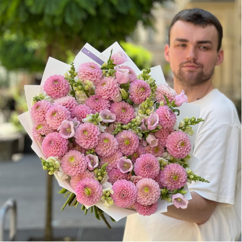 Нежный объёмный букет «Королевская мечта»