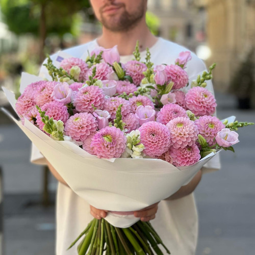 Нежный объёмный букет «Королевская мечта»
