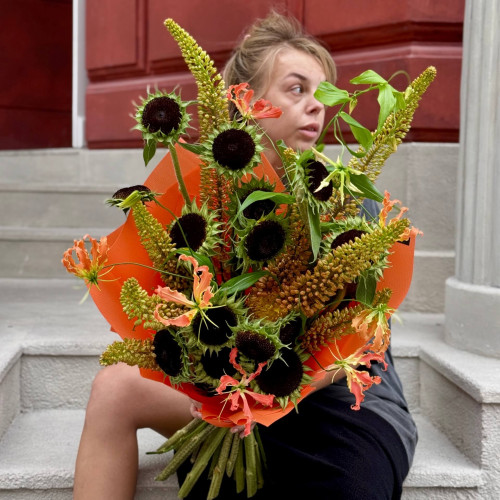 Цікавий екзотичний букет «Полум’яний ритм»