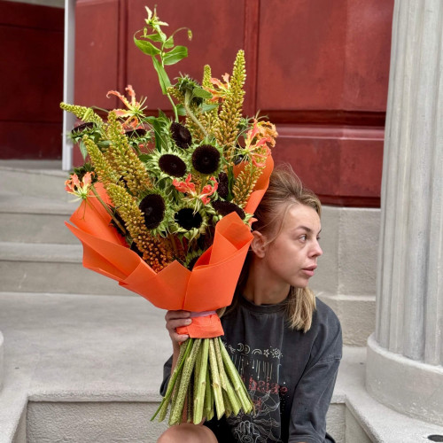 Цікавий екзотичний букет «Полум’яний ритм»