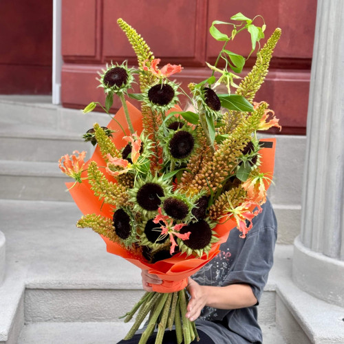 Цікавий екзотичний букет «Полум’яний ритм»