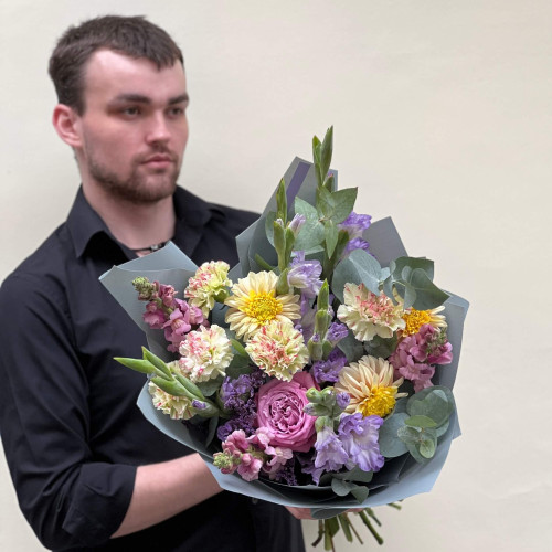 Букет у романтичному стилі з гладіолусами «Магічний агат»