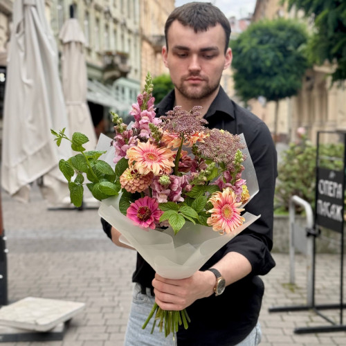 Романтичний букет з герберами Pasta Rosata «Вуличний романс»