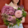 Букет у фіолетових відтінках з гортензією «Загадкове небо»