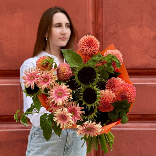 Яскравий неординарний букет «Теракотова мрія»