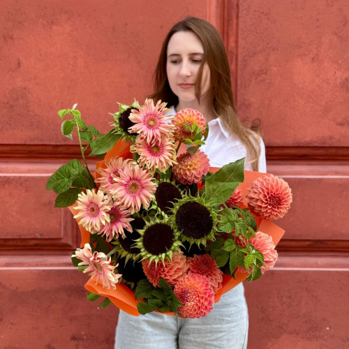 Яскравий неординарний букет «Теракотова мрія»