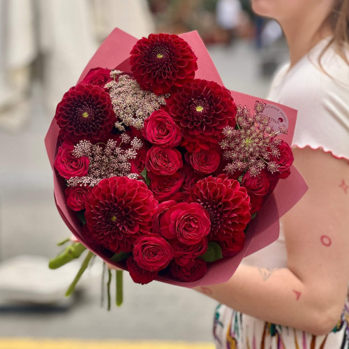 Яскравий букет в бордових тонах «Глибокі почуття»