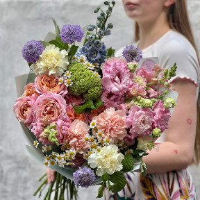 Різнобарвний букет у ніжних тонах «Садова феєрія»