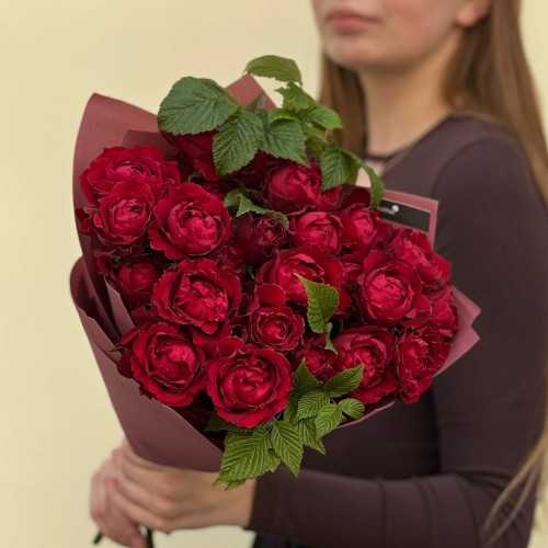 5 stems of rich spray peony roses in the «Cherry Inspiration» bouquet