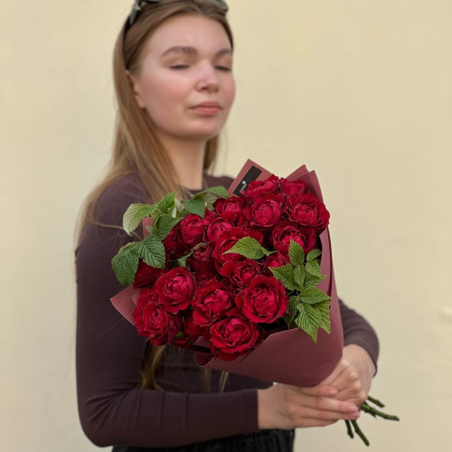 5 stems of rich spray peony roses in the «Cherry Inspiration» bouquet