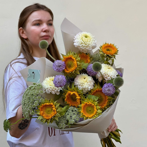 Літній букет у садовому стилі з соняшниками та жоржинами «Спогад про літо»