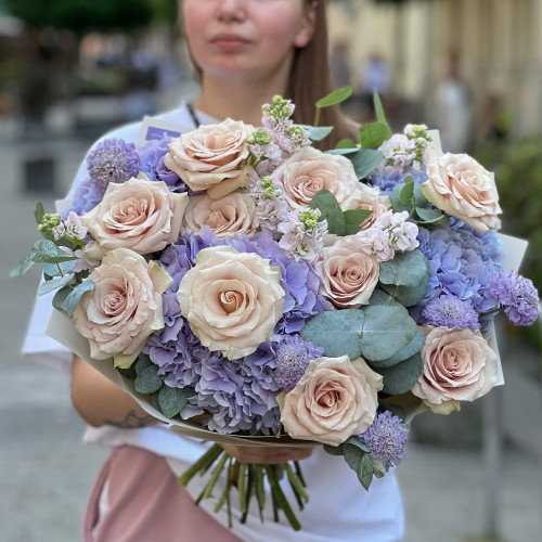 Fluffy pastel bouquet with Mokarosa roses «Evening Promenade»