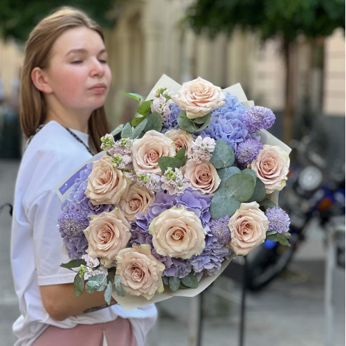 Fluffy pastel bouquet with Mokarosa roses «Evening Promenade»