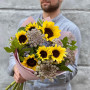 Світлий букет з соняшниками та гортензією «Серпнева прогулянка»