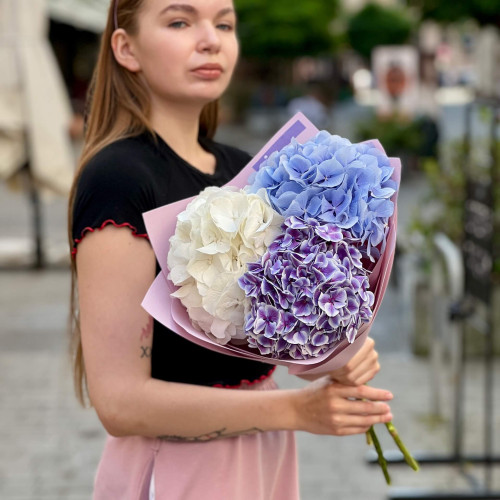 3 гортензії у букеті «Кольори неба»