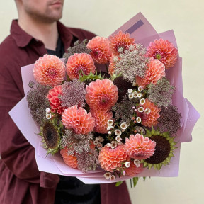 Ніжний букет із соняшниками та жоржинами «Медовий вітраж»