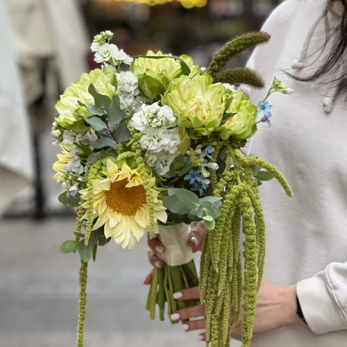 Незвичний весільний букет з ексклюзивною трояндою Veggie «Смарагдове небо»