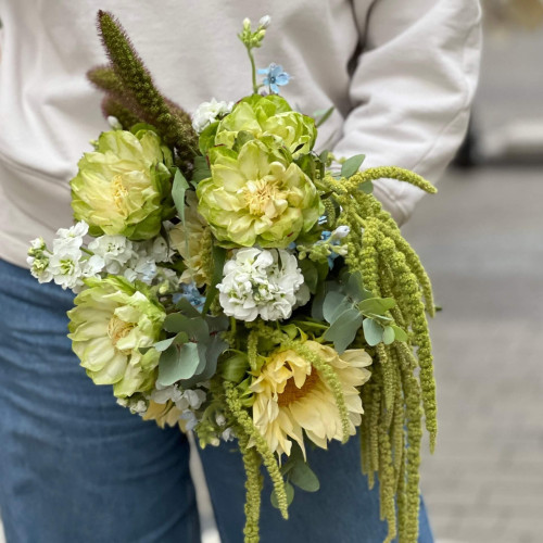 Незвичний весільний букет з ексклюзивною трояндою Veggie «Смарагдове небо»