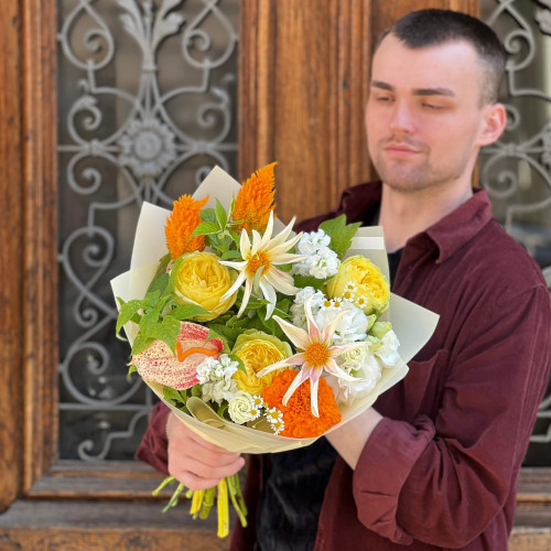 Яскравий літній букет з екзотичним антуріумом Graffiti «Сонячна мозаїка»