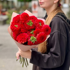 Яскравий червоний букет «Рубіновий ранок»