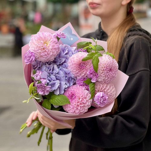 Акварельний букет з гортензією «Турмаліновий птах»