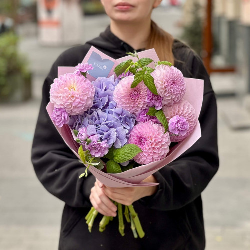 Акварельний букет з гортензією «Турмаліновий птах»