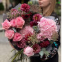 Об’ємний букет у рожево-бордових відтінках «Вишнева симфонія»
