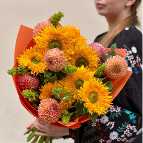 Яскравий затишний букет з соняшниками сорту Teddy Bear «Українське подвір’я»
