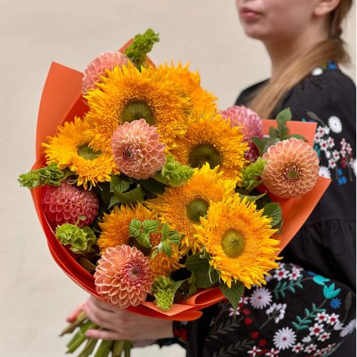 Яскравий затишний букет з соняшниками сорту Teddy Bear «Українське подвір’я»