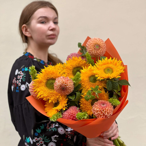 Яскравий затишний букет з соняшниками сорту Teddy Bear «Українське подвір’я»