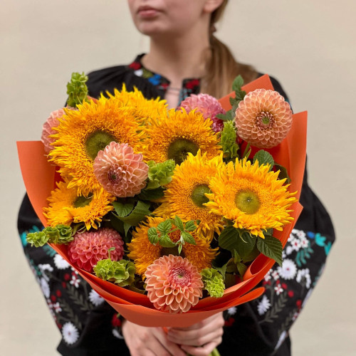Яскравий затишний букет з соняшниками сорту Teddy Bear «Українське подвір’я»