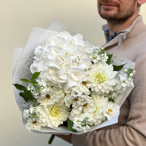 Мереживний світлий букет з гортензією «Білосніжка»