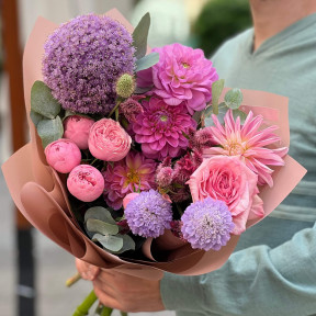 Яскравий букет з алліумом «Солодка Наталочка»